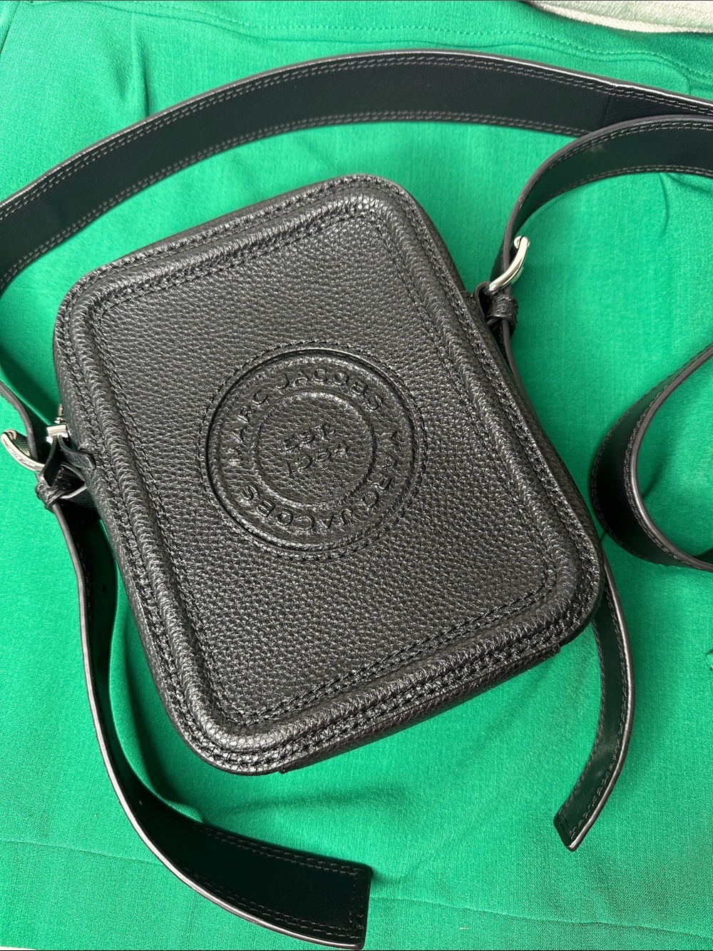 Marc Jacobs Black Pebbled Leather Messenger Crossbody like new